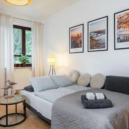 Superb Place To Live Saska Kepa Apartment