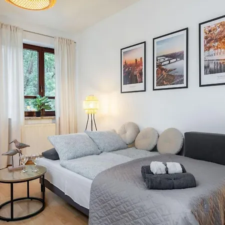 Superb Place To Live Saska Kepa Apartment