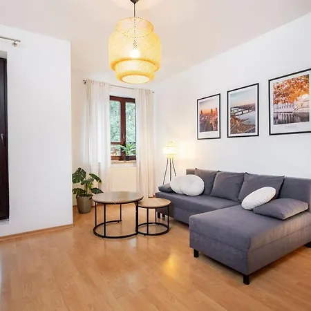 Superb Place To Live Saska Kepa Apartment