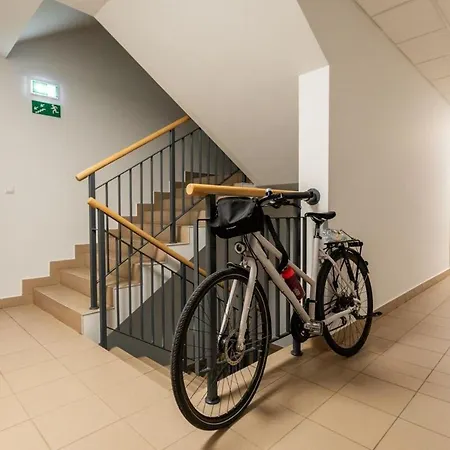 Superb Place To Live Saska Kepa Apartment