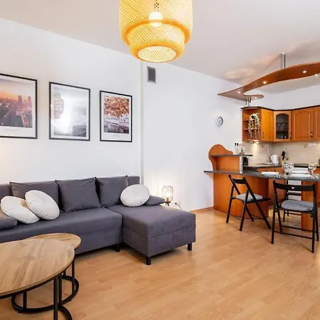 Superb Place To Live Saska Kepa Apartment *